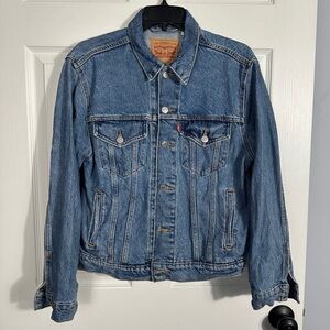 Levi's denim ex-boyfriend trucker jacket size M, heart detail, 100% cotton, fall